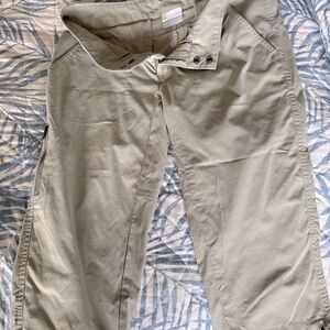 Columbia capris in excellent condition, like new. Omni shade.
